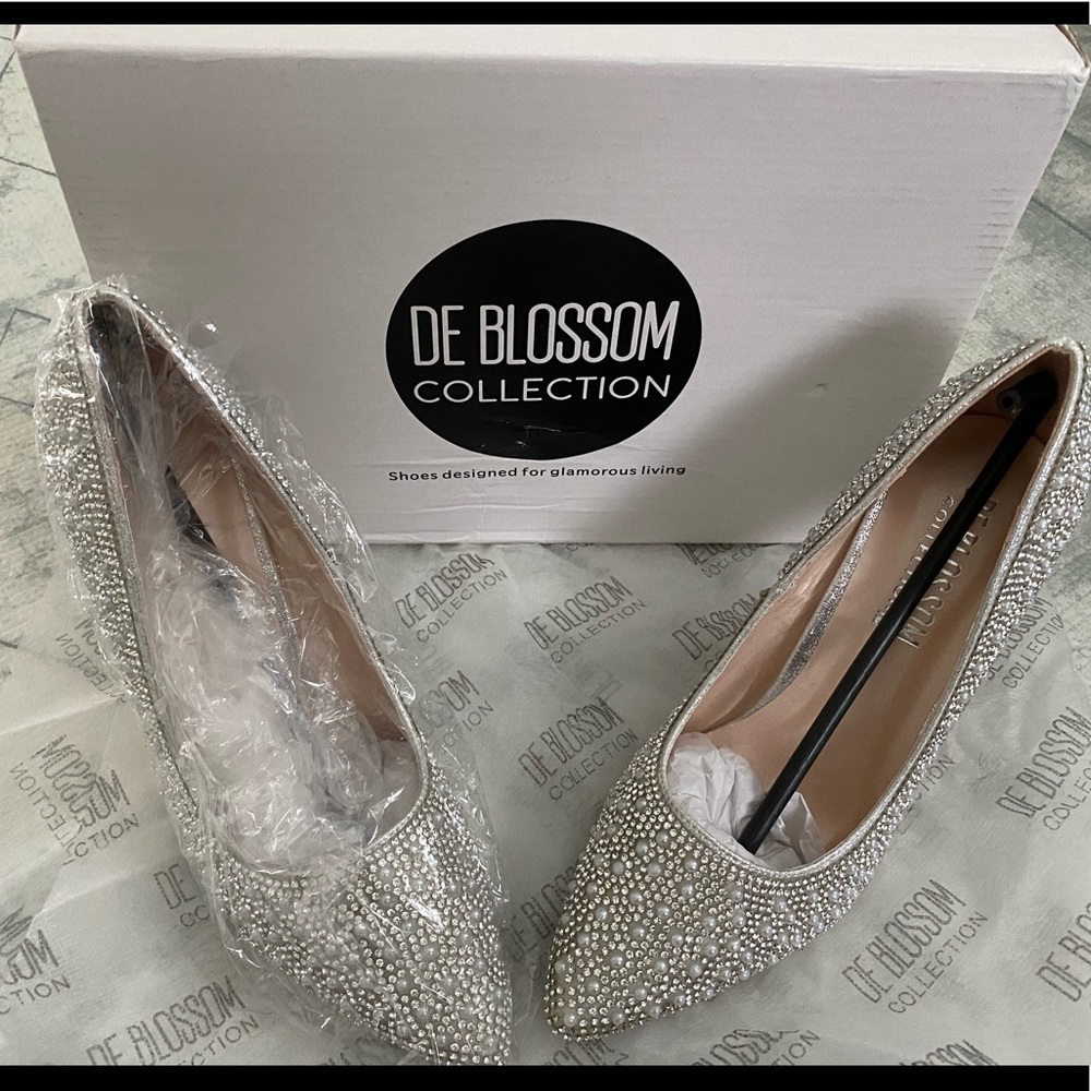 3” pearl and rhinestone pump